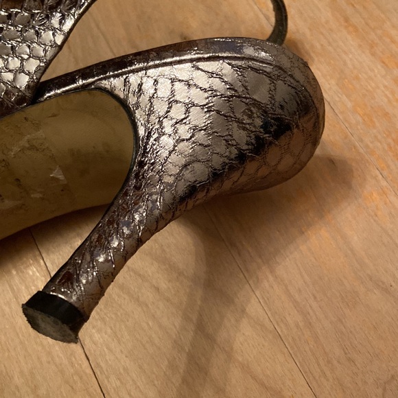 TAHARI Robin Silver Textured Leather Slingback Heels - Picture 8 of 12